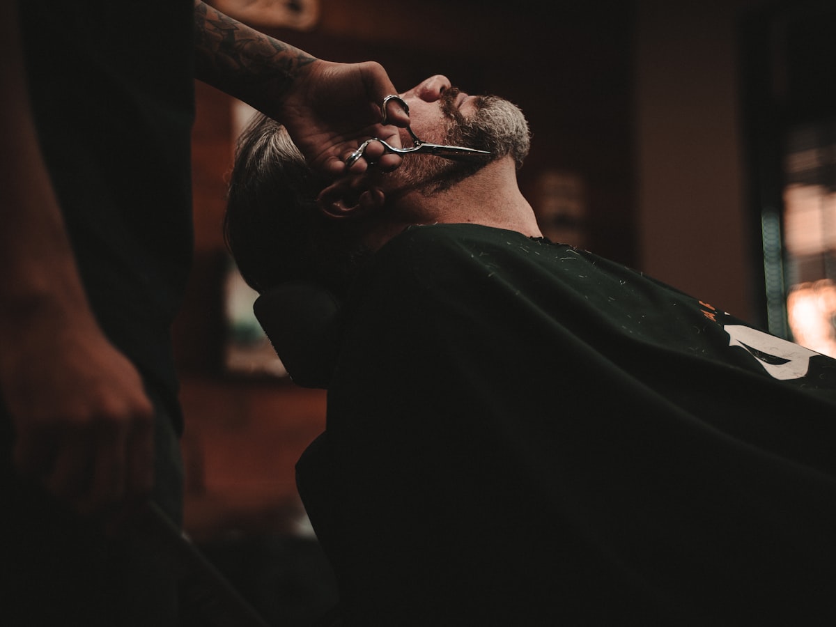 Dentro da barbearia